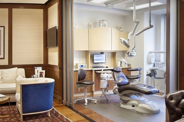 A view of Linhart Dentistry's waiting room and exam room.