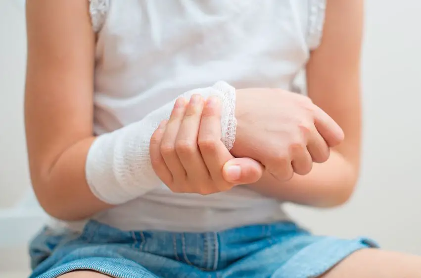 Child with injured wrist