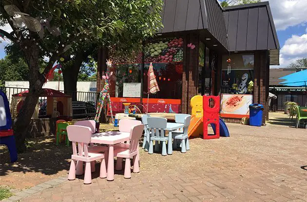 Fro-Yo Shop Adds Kids’ Play Area