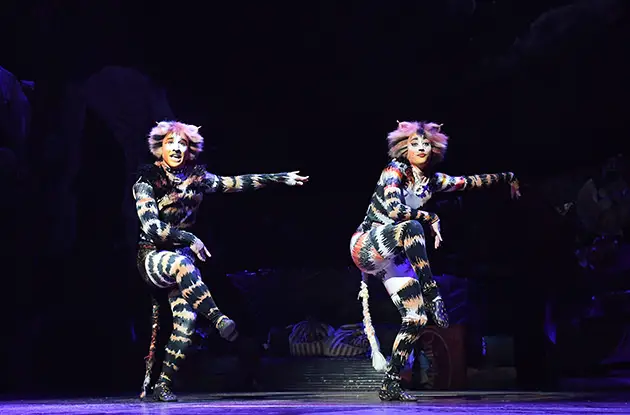 NYC Students Get a Peek Behind the Scenes of ‘Cats’ on Broadway