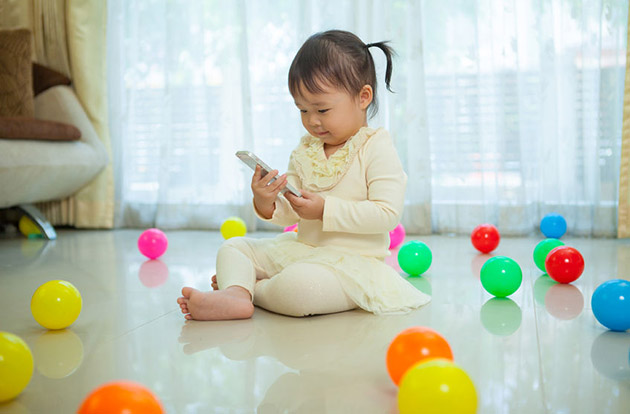 Handheld Screen Time Linked With Speech Delays in Young Children
