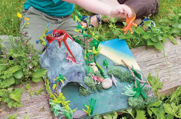 The Cutest Mini Jurassic Land to Craft With Your Little Ones