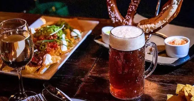 11 Weekend Happy Hours Near the Empire State Building