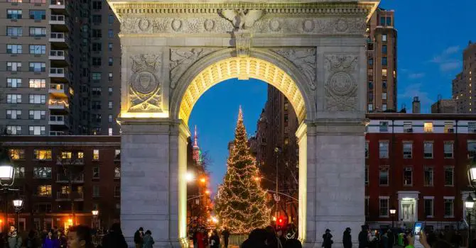 Be Amazed by NYC Christmas Lights with High Quality Tours