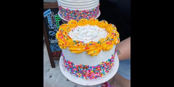 NEW-Cake 'N Sip Boozy Ice Cream Cake Class (2 people) at Tipsy Scoop Brooklyn