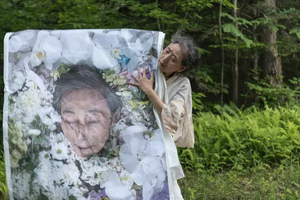 Eiko Otake: Mother at The Green-Wood Cemetery