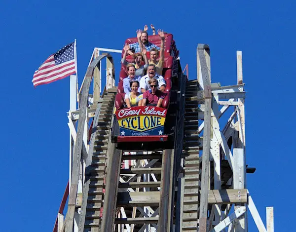 Cyclone Luna Park 