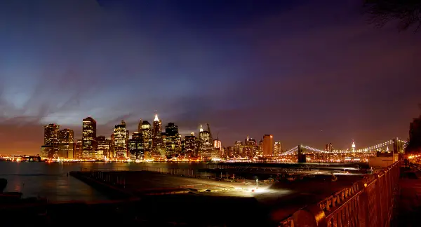 brooklyn promendade manhattan skyline