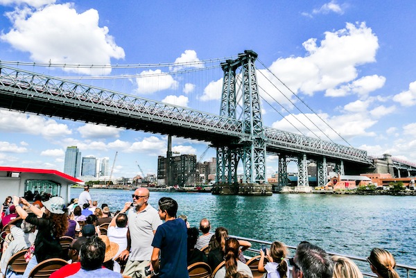 Circle Line by the Williamsburg Bridge 