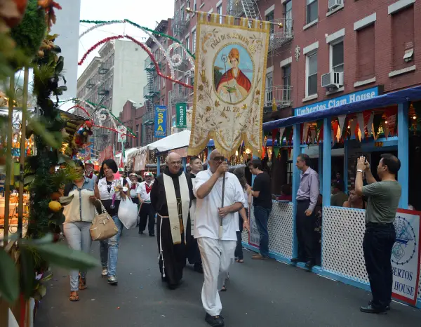 procession san gennaro