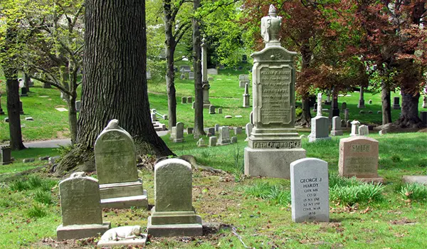 Green Wood Cemetery 