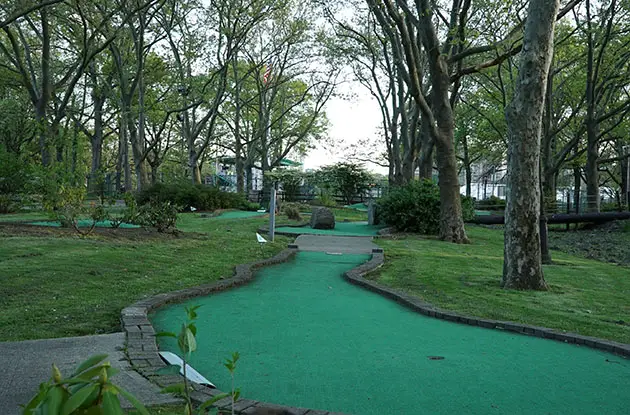 randall's island mini golf course