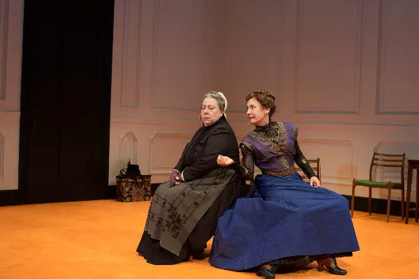 jayne houdyshell laurie metcalf doll's house part 2