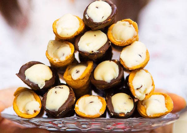 cannolis.jpg 