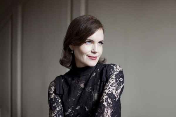 elizabeth mcgovern time and the conways