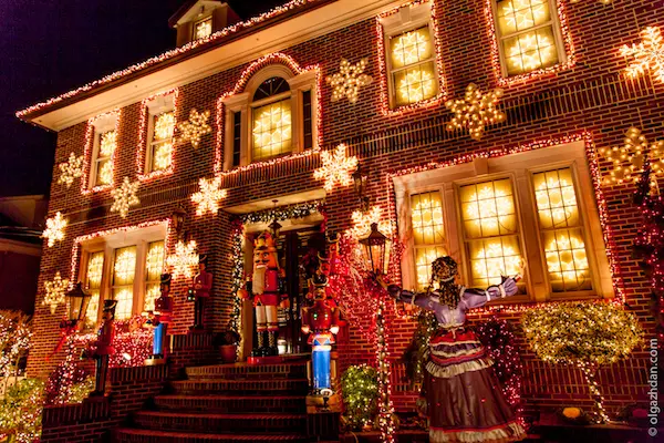 A Slice of Brooklyn Christmas Lights Dyker Heights Tour 