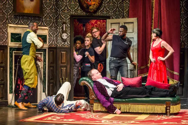 cast of the play that goes wrong