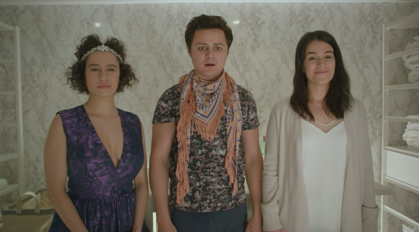 Ilana Glazer (L), Arturo Castro, Abbi Jacobson (R) "House-Sitting" November 15, 2017 Photo Credit: Comedy Central.