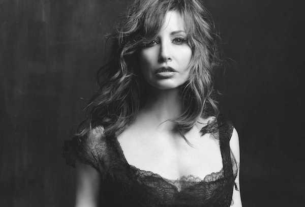 Gina Gershon 