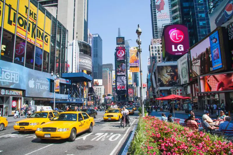 times square sunny plaza