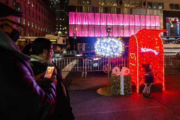 5th avenue lighted toys make it bright