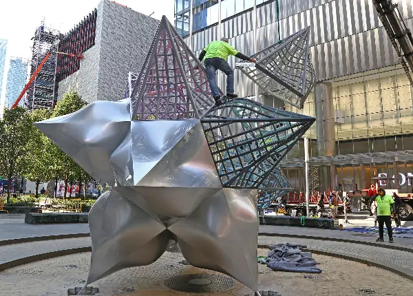 frank stella casper's split star installation wtc