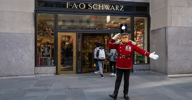 fao schwarz soldier in rockefeller center