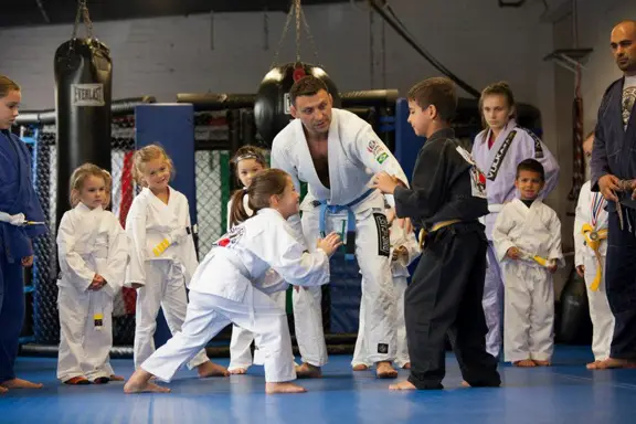kids in jiu jitsu class