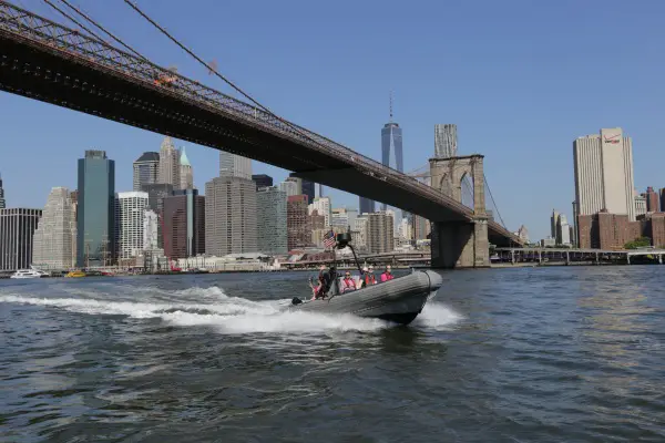 new york media boat brooklyn bridge