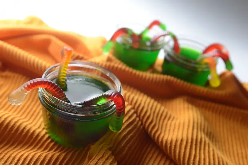 wormy Jell-O halloween cups