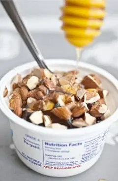 yogurt with honey and nuts